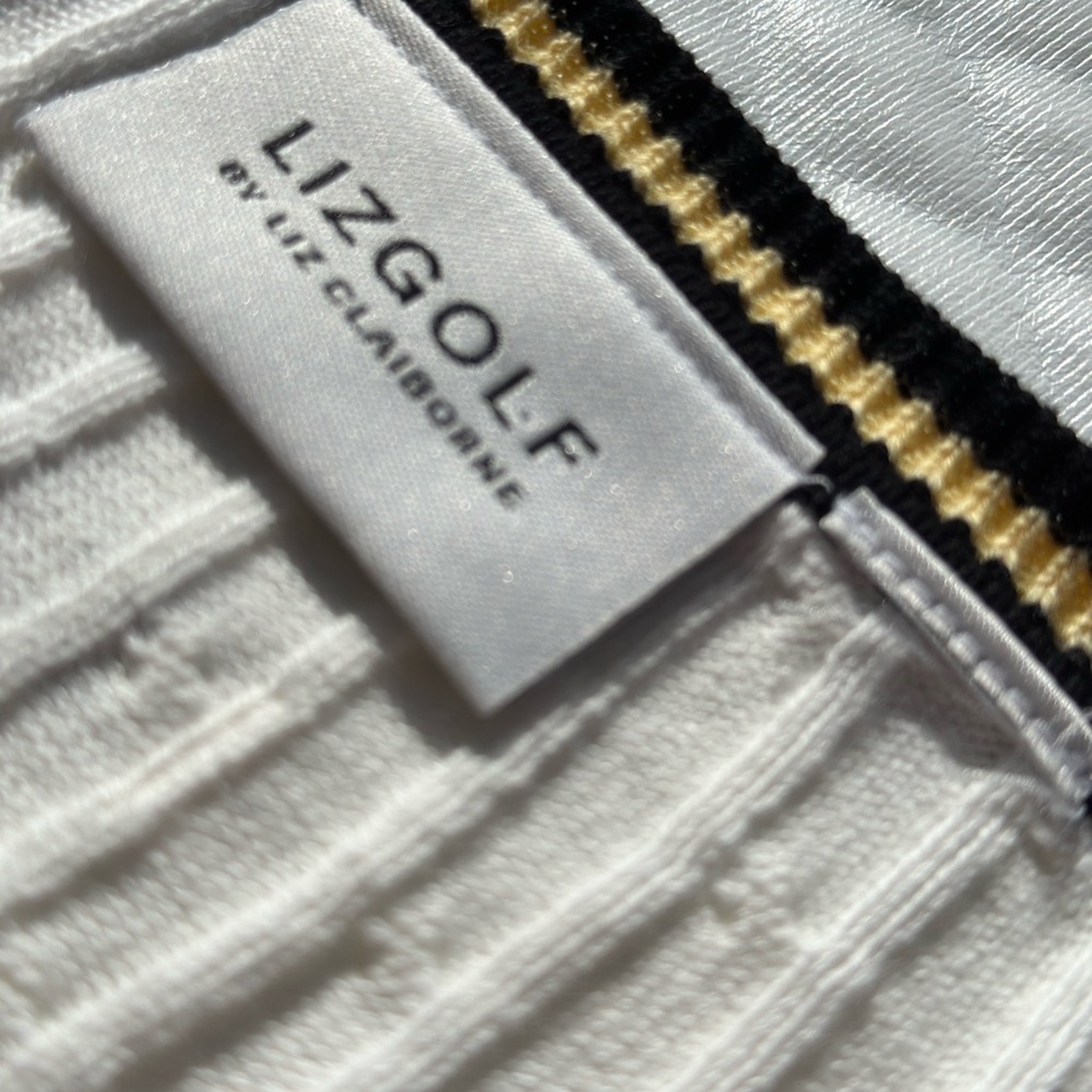 *Lizgolf by Liz Claiborne* Ivory Knit V-Neckline
Button Down Sweater/Cardigan